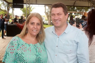 
<a style='margin-left: 5px;' class='btn btn-xs btn-social btn-facebook' href='https://www.facebook.com/sharer/sharer.php?u=https://www.galeramix.com.br/imagem/a47/800-800-90/conteudo/site_galerias/47/feijoada-consciencia-negra-casarao-gallotti-tijucas-52.jpg' rel='popup' data-width='500' data-height='400'><i class='fa fa-facebook'></i>Compartilhar <span class='hidden-xs'>no Facebook</span>
</a> 
<a class='btn btn-default btn-xs' target='_blank' href='imagem/a47/800-800-90/conteudo/site_galerias/47/feijoada-consciencia-negra-casarao-gallotti-tijucas-52.jpg'>
<span class='glyphicon glyphicon-cloud-download'></span> Salvar
</a>
