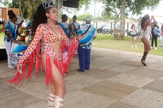 
<a style='margin-left: 5px;' class='btn btn-xs btn-social btn-facebook' href='https://www.facebook.com/sharer/sharer.php?u=https://www.galeramix.com.br/imagem/a47/800-800-90/conteudo/site_galerias/47/feijoada-consciencia-negra-casarao-gallotti-tijucas-53.jpg' rel='popup' data-width='500' data-height='400'><i class='fa fa-facebook'></i>Compartilhar <span class='hidden-xs'>no Facebook</span>
</a> 
<a class='btn btn-default btn-xs' target='_blank' href='imagem/a47/800-800-90/conteudo/site_galerias/47/feijoada-consciencia-negra-casarao-gallotti-tijucas-53.jpg'>
<span class='glyphicon glyphicon-cloud-download'></span> Salvar
</a>
