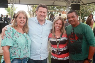 
<a style='margin-left: 5px;' class='btn btn-xs btn-social btn-facebook' href='https://www.facebook.com/sharer/sharer.php?u=https://www.galeramix.com.br/imagem/a47/800-800-90/conteudo/site_galerias/47/feijoada-consciencia-negra-casarao-gallotti-tijucas-55.jpg' rel='popup' data-width='500' data-height='400'><i class='fa fa-facebook'></i>Compartilhar <span class='hidden-xs'>no Facebook</span>
</a> 
<a class='btn btn-default btn-xs' target='_blank' href='imagem/a47/800-800-90/conteudo/site_galerias/47/feijoada-consciencia-negra-casarao-gallotti-tijucas-55.jpg'>
<span class='glyphicon glyphicon-cloud-download'></span> Salvar
</a>
