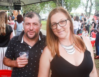 
<a style='margin-left: 5px;' class='btn btn-xs btn-social btn-facebook' href='https://www.facebook.com/sharer/sharer.php?u=https://www.galeramix.com.br/imagem/a47/800-800-90/conteudo/site_galerias/47/feijoada-consciencia-negra-casarao-gallotti-tijucas-56.jpg' rel='popup' data-width='500' data-height='400'><i class='fa fa-facebook'></i>Compartilhar <span class='hidden-xs'>no Facebook</span>
</a> 
<a class='btn btn-default btn-xs' target='_blank' href='imagem/a47/800-800-90/conteudo/site_galerias/47/feijoada-consciencia-negra-casarao-gallotti-tijucas-56.jpg'>
<span class='glyphicon glyphicon-cloud-download'></span> Salvar
</a>
