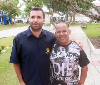 
<a style='margin-left: 5px;' class='btn btn-xs btn-social btn-facebook' href='https://www.facebook.com/sharer/sharer.php?u=https://www.galeramix.com.br/imagem/a47/800-800-90/conteudo/site_galerias/47/feijoada-consciencia-negra-casarao-gallotti-tijucas-57.jpg' rel='popup' data-width='500' data-height='400'><i class='fa fa-facebook'></i>Compartilhar <span class='hidden-xs'>no Facebook</span>
</a> 
<a class='btn btn-default btn-xs' target='_blank' href='imagem/a47/800-800-90/conteudo/site_galerias/47/feijoada-consciencia-negra-casarao-gallotti-tijucas-57.jpg'>
<span class='glyphicon glyphicon-cloud-download'></span> Salvar
</a>
