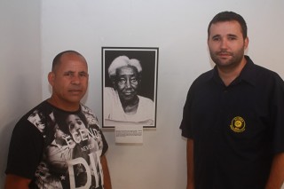 
<a style='margin-left: 5px;' class='btn btn-xs btn-social btn-facebook' href='https://www.facebook.com/sharer/sharer.php?u=https://www.galeramix.com.br/imagem/a47/800-800-90/conteudo/site_galerias/47/feijoada-consciencia-negra-casarao-gallotti-tijucas-59.jpg' rel='popup' data-width='500' data-height='400'><i class='fa fa-facebook'></i>Compartilhar <span class='hidden-xs'>no Facebook</span>
</a> 
<a class='btn btn-default btn-xs' target='_blank' href='imagem/a47/800-800-90/conteudo/site_galerias/47/feijoada-consciencia-negra-casarao-gallotti-tijucas-59.jpg'>
<span class='glyphicon glyphicon-cloud-download'></span> Salvar
</a>
