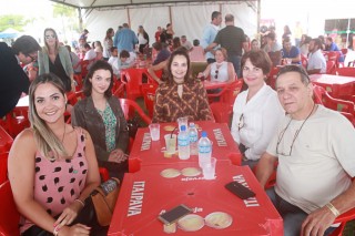 
<a style='margin-left: 5px;' class='btn btn-xs btn-social btn-facebook' href='https://www.facebook.com/sharer/sharer.php?u=https://www.galeramix.com.br/imagem/a47/800-800-90/conteudo/site_galerias/47/feijoada-consciencia-negra-casarao-gallotti-tijucas-68.jpg' rel='popup' data-width='500' data-height='400'><i class='fa fa-facebook'></i>Compartilhar <span class='hidden-xs'>no Facebook</span>
</a> 
<a class='btn btn-default btn-xs' target='_blank' href='imagem/a47/800-800-90/conteudo/site_galerias/47/feijoada-consciencia-negra-casarao-gallotti-tijucas-68.jpg'>
<span class='glyphicon glyphicon-cloud-download'></span> Salvar
</a>
