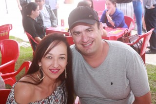 
<a style='margin-left: 5px;' class='btn btn-xs btn-social btn-facebook' href='https://www.facebook.com/sharer/sharer.php?u=https://www.galeramix.com.br/imagem/a47/800-800-90/conteudo/site_galerias/47/feijoada-consciencia-negra-casarao-gallotti-tijucas-71.jpg' rel='popup' data-width='500' data-height='400'><i class='fa fa-facebook'></i>Compartilhar <span class='hidden-xs'>no Facebook</span>
</a> 
<a class='btn btn-default btn-xs' target='_blank' href='imagem/a47/800-800-90/conteudo/site_galerias/47/feijoada-consciencia-negra-casarao-gallotti-tijucas-71.jpg'>
<span class='glyphicon glyphicon-cloud-download'></span> Salvar
</a>
