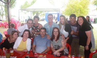 
<a style='margin-left: 5px;' class='btn btn-xs btn-social btn-facebook' href='https://www.facebook.com/sharer/sharer.php?u=https://www.galeramix.com.br/imagem/a47/800-800-90/conteudo/site_galerias/47/feijoada-consciencia-negra-casarao-gallotti-tijucas-74.jpg' rel='popup' data-width='500' data-height='400'><i class='fa fa-facebook'></i>Compartilhar <span class='hidden-xs'>no Facebook</span>
</a> 
<a class='btn btn-default btn-xs' target='_blank' href='imagem/a47/800-800-90/conteudo/site_galerias/47/feijoada-consciencia-negra-casarao-gallotti-tijucas-74.jpg'>
<span class='glyphicon glyphicon-cloud-download'></span> Salvar
</a>
