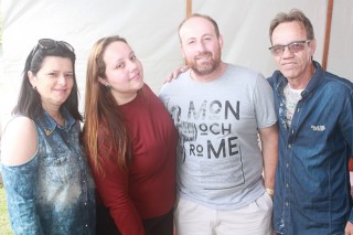 
<a style='margin-left: 5px;' class='btn btn-xs btn-social btn-facebook' href='https://www.facebook.com/sharer/sharer.php?u=https://www.galeramix.com.br/imagem/a47/800-800-90/conteudo/site_galerias/47/feijoada-consciencia-negra-casarao-gallotti-tijucas-78.jpg' rel='popup' data-width='500' data-height='400'><i class='fa fa-facebook'></i>Compartilhar <span class='hidden-xs'>no Facebook</span>
</a> 
<a class='btn btn-default btn-xs' target='_blank' href='imagem/a47/800-800-90/conteudo/site_galerias/47/feijoada-consciencia-negra-casarao-gallotti-tijucas-78.jpg'>
<span class='glyphicon glyphicon-cloud-download'></span> Salvar
</a>
