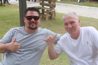 
<a style='margin-left: 5px;' class='btn btn-xs btn-social btn-facebook' href='https://www.facebook.com/sharer/sharer.php?u=https://www.galeramix.com.br/imagem/a47/800-800-90/conteudo/site_galerias/47/feijoada-consciencia-negra-casarao-gallotti-tijucas-8.jpg' rel='popup' data-width='500' data-height='400'><i class='fa fa-facebook'></i>Compartilhar <span class='hidden-xs'>no Facebook</span>
</a> 
<a class='btn btn-default btn-xs' target='_blank' href='imagem/a47/800-800-90/conteudo/site_galerias/47/feijoada-consciencia-negra-casarao-gallotti-tijucas-8.jpg'>
<span class='glyphicon glyphicon-cloud-download'></span> Salvar
</a>
