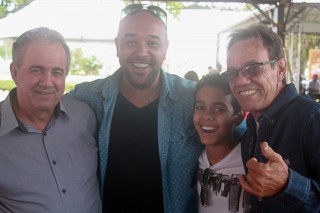 
<a style='margin-left: 5px;' class='btn btn-xs btn-social btn-facebook' href='https://www.facebook.com/sharer/sharer.php?u=https://www.galeramix.com.br/imagem/a47/800-800-90/conteudo/site_galerias/47/feijoada-consciencia-negra-casarao-gallotti-tijucas-81.jpg' rel='popup' data-width='500' data-height='400'><i class='fa fa-facebook'></i>Compartilhar <span class='hidden-xs'>no Facebook</span>
</a> 
<a class='btn btn-default btn-xs' target='_blank' href='imagem/a47/800-800-90/conteudo/site_galerias/47/feijoada-consciencia-negra-casarao-gallotti-tijucas-81.jpg'>
<span class='glyphicon glyphicon-cloud-download'></span> Salvar
</a>
