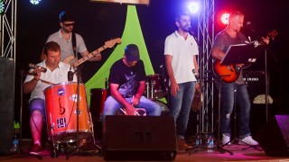 
            <a style='margin-left: 5px;' class='btn btn-xs btn-social btn-facebook' href='https://www.facebook.com/sharer/sharer.php?u=https://www.galeramix.com.br/imagem/a48/800-800-90/conteudo/site_galerias/48/1-costelaco-da-amizade-pista-do-binho-canelinha-15.jpg' rel='popup' data-width='500' data-height='400'><i class='fa fa-facebook'></i>Compartilhar <span class='hidden-xs'>no Facebook</span>
        </a> 
        <a class='btn btn-default btn-xs' target='_blank' href='imagem/a48/800-800-90/conteudo/site_galerias/48/1-costelaco-da-amizade-pista-do-binho-canelinha-15.jpg'>
            <span class='glyphicon glyphicon-cloud-download'></span> Salvar
        </a>
        