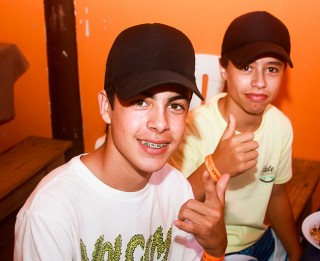 
    <a style='margin-left: 5px;' class='btn btn-xs btn-social btn-facebook' href='https://www.facebook.com/sharer/sharer.php?u=https://www.galeramix.com.br/imagem/a48/800-800-90/conteudo/site_galerias/48/1-costelaco-da-amizade-pista-do-binho-canelinha-17.jpg' rel='popup' data-width='500' data-height='400'><i class='fa fa-facebook'></i>Compartilhar <span class='hidden-xs'>no Facebook</span>
</a> 
<a class='btn btn-default btn-xs' target='_blank' href='imagem/a48/800-800-90/conteudo/site_galerias/48/1-costelaco-da-amizade-pista-do-binho-canelinha-17.jpg'>
    <span class='glyphicon glyphicon-cloud-download'></span> Salvar
</a>
