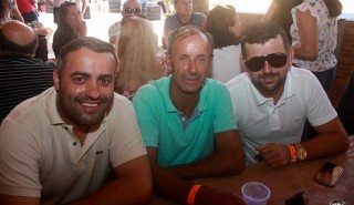 
<a style='margin-left: 5px;' class='btn btn-xs btn-social btn-facebook' href='https://www.facebook.com/sharer/sharer.php?u=https://www.galeramix.com.br/imagem/a48/800-800-90/conteudo/site_galerias/48/1-costelaco-da-amizade-pista-do-binho-canelinha-23.jpg' rel='popup' data-width='500' data-height='400'><i class='fa fa-facebook'></i>Compartilhar <span class='hidden-xs'>no Facebook</span>
</a> 
<a class='btn btn-default btn-xs' target='_blank' href='imagem/a48/800-800-90/conteudo/site_galerias/48/1-costelaco-da-amizade-pista-do-binho-canelinha-23.jpg'>
<span class='glyphicon glyphicon-cloud-download'></span> Salvar
</a>
