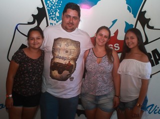 
<a style='margin-left: 5px;' class='btn btn-xs btn-social btn-facebook' href='https://www.facebook.com/sharer/sharer.php?u=https://www.galeramix.com.br/imagem/a48/800-800-90/conteudo/site_galerias/48/1-costelaco-da-amizade-pista-do-binho-canelinha-31.jpg' rel='popup' data-width='500' data-height='400'><i class='fa fa-facebook'></i>Compartilhar <span class='hidden-xs'>no Facebook</span>
</a> 
<a class='btn btn-default btn-xs' target='_blank' href='imagem/a48/800-800-90/conteudo/site_galerias/48/1-costelaco-da-amizade-pista-do-binho-canelinha-31.jpg'>
<span class='glyphicon glyphicon-cloud-download'></span> Salvar
</a>
