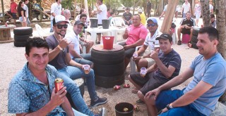 
<a style='margin-left: 5px;' class='btn btn-xs btn-social btn-facebook' href='https://www.facebook.com/sharer/sharer.php?u=https://www.galeramix.com.br/imagem/a48/800-800-90/conteudo/site_galerias/48/1-costelaco-da-amizade-pista-do-binho-canelinha-32.jpg' rel='popup' data-width='500' data-height='400'><i class='fa fa-facebook'></i>Compartilhar <span class='hidden-xs'>no Facebook</span>
</a> 
<a class='btn btn-default btn-xs' target='_blank' href='imagem/a48/800-800-90/conteudo/site_galerias/48/1-costelaco-da-amizade-pista-do-binho-canelinha-32.jpg'>
<span class='glyphicon glyphicon-cloud-download'></span> Salvar
</a>
