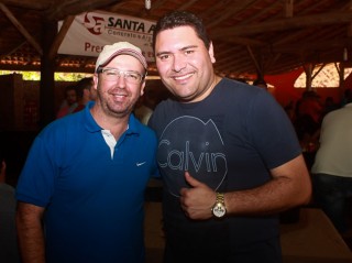 
<a style='margin-left: 5px;' class='btn btn-xs btn-social btn-facebook' href='https://www.facebook.com/sharer/sharer.php?u=https://www.galeramix.com.br/imagem/a48/800-800-90/conteudo/site_galerias/48/1-costelaco-da-amizade-pista-do-binho-canelinha-34.jpg' rel='popup' data-width='500' data-height='400'><i class='fa fa-facebook'></i>Compartilhar <span class='hidden-xs'>no Facebook</span>
</a> 
<a class='btn btn-default btn-xs' target='_blank' href='imagem/a48/800-800-90/conteudo/site_galerias/48/1-costelaco-da-amizade-pista-do-binho-canelinha-34.jpg'>
<span class='glyphicon glyphicon-cloud-download'></span> Salvar
</a>
