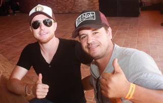 
<a style='margin-left: 5px;' class='btn btn-xs btn-social btn-facebook' href='https://www.facebook.com/sharer/sharer.php?u=https://www.galeramix.com.br/imagem/a48/800-800-90/conteudo/site_galerias/48/1-costelaco-da-amizade-pista-do-binho-canelinha-37.jpg' rel='popup' data-width='500' data-height='400'><i class='fa fa-facebook'></i>Compartilhar <span class='hidden-xs'>no Facebook</span>
</a> 
<a class='btn btn-default btn-xs' target='_blank' href='imagem/a48/800-800-90/conteudo/site_galerias/48/1-costelaco-da-amizade-pista-do-binho-canelinha-37.jpg'>
<span class='glyphicon glyphicon-cloud-download'></span> Salvar
</a>
