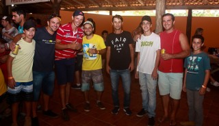 
<a style='margin-left: 5px;' class='btn btn-xs btn-social btn-facebook' href='https://www.facebook.com/sharer/sharer.php?u=https://www.galeramix.com.br/imagem/a48/800-800-90/conteudo/site_galerias/48/1-costelaco-da-amizade-pista-do-binho-canelinha-42.jpg' rel='popup' data-width='500' data-height='400'><i class='fa fa-facebook'></i>Compartilhar <span class='hidden-xs'>no Facebook</span>
</a> 
<a class='btn btn-default btn-xs' target='_blank' href='imagem/a48/800-800-90/conteudo/site_galerias/48/1-costelaco-da-amizade-pista-do-binho-canelinha-42.jpg'>
<span class='glyphicon glyphicon-cloud-download'></span> Salvar
</a>
