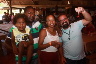 
<a style='margin-left: 5px;' class='btn btn-xs btn-social btn-facebook' href='https://www.facebook.com/sharer/sharer.php?u=https://www.galeramix.com.br/imagem/a48/800-800-90/conteudo/site_galerias/48/1-costelaco-da-amizade-pista-do-binho-canelinha-43.jpg' rel='popup' data-width='500' data-height='400'><i class='fa fa-facebook'></i>Compartilhar <span class='hidden-xs'>no Facebook</span>
</a> 
<a class='btn btn-default btn-xs' target='_blank' href='imagem/a48/800-800-90/conteudo/site_galerias/48/1-costelaco-da-amizade-pista-do-binho-canelinha-43.jpg'>
<span class='glyphicon glyphicon-cloud-download'></span> Salvar
</a>
