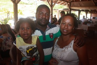 
<a style='margin-left: 5px;' class='btn btn-xs btn-social btn-facebook' href='https://www.facebook.com/sharer/sharer.php?u=https://www.galeramix.com.br/imagem/a48/800-800-90/conteudo/site_galerias/48/1-costelaco-da-amizade-pista-do-binho-canelinha-44.jpg' rel='popup' data-width='500' data-height='400'><i class='fa fa-facebook'></i>Compartilhar <span class='hidden-xs'>no Facebook</span>
</a> 
<a class='btn btn-default btn-xs' target='_blank' href='imagem/a48/800-800-90/conteudo/site_galerias/48/1-costelaco-da-amizade-pista-do-binho-canelinha-44.jpg'>
<span class='glyphicon glyphicon-cloud-download'></span> Salvar
</a>
