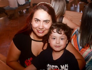 
<a style='margin-left: 5px;' class='btn btn-xs btn-social btn-facebook' href='https://www.facebook.com/sharer/sharer.php?u=https://www.galeramix.com.br/imagem/a48/800-800-90/conteudo/site_galerias/48/1-costelaco-da-amizade-pista-do-binho-canelinha-5.jpg' rel='popup' data-width='500' data-height='400'><i class='fa fa-facebook'></i>Compartilhar <span class='hidden-xs'>no Facebook</span>
</a> 
<a class='btn btn-default btn-xs' target='_blank' href='imagem/a48/800-800-90/conteudo/site_galerias/48/1-costelaco-da-amizade-pista-do-binho-canelinha-5.jpg'>
<span class='glyphicon glyphicon-cloud-download'></span> Salvar
</a>
