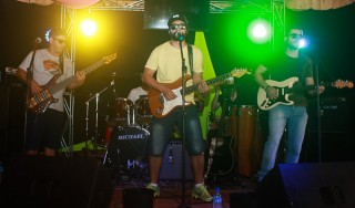 
<a style='margin-left: 5px;' class='btn btn-xs btn-social btn-facebook' href='https://www.facebook.com/sharer/sharer.php?u=https://www.galeramix.com.br/imagem/a48/800-800-90/conteudo/site_galerias/48/1-costelaco-da-amizade-pista-do-binho-canelinha-55.jpg' rel='popup' data-width='500' data-height='400'><i class='fa fa-facebook'></i>Compartilhar <span class='hidden-xs'>no Facebook</span>
</a> 
<a class='btn btn-default btn-xs' target='_blank' href='imagem/a48/800-800-90/conteudo/site_galerias/48/1-costelaco-da-amizade-pista-do-binho-canelinha-55.jpg'>
<span class='glyphicon glyphicon-cloud-download'></span> Salvar
</a>
