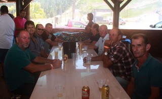 
<a style='margin-left: 5px;' class='btn btn-xs btn-social btn-facebook' href='https://www.facebook.com/sharer/sharer.php?u=https://www.galeramix.com.br/imagem/a48/800-800-90/conteudo/site_galerias/48/1-costelaco-da-amizade-pista-do-binho-canelinha-9.jpg' rel='popup' data-width='500' data-height='400'><i class='fa fa-facebook'></i>Compartilhar <span class='hidden-xs'>no Facebook</span>
</a> 
<a class='btn btn-default btn-xs' target='_blank' href='imagem/a48/800-800-90/conteudo/site_galerias/48/1-costelaco-da-amizade-pista-do-binho-canelinha-9.jpg'>
<span class='glyphicon glyphicon-cloud-download'></span> Salvar
</a>
