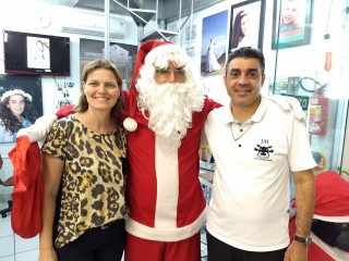 
                                    <a style='margin-left: 5px;' class='btn btn-xs btn-social btn-facebook' href='https://www.facebook.com/sharer/sharer.php?u=https://www.galeramix.com.br/imagem/a49/800-800-90/conteudo/site_galerias/49/2018-papai-noel-galera-mix-loja-do-gorial-natal-tijucas-1.jpg' rel='popup' data-width='500' data-height='400'><i class='fa fa-facebook'></i>Compartilhar <span class='hidden-xs'>no Facebook</span>
                                </a> 
                                <a class='btn btn-default btn-xs' target='_blank' href='imagem/a49/800-800-90/conteudo/site_galerias/49/2018-papai-noel-galera-mix-loja-do-gorial-natal-tijucas-1.jpg'>
                                    <span class='glyphicon glyphicon-cloud-download'></span> Salvar
                                </a>
                                