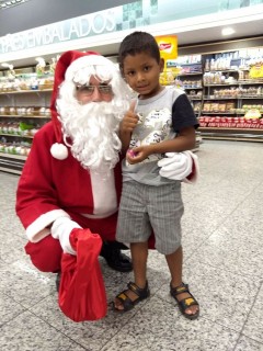 
                                <a style='margin-left: 5px;' class='btn btn-xs btn-social btn-facebook' href='https://www.facebook.com/sharer/sharer.php?u=https://www.galeramix.com.br/imagem/a49/800-800-90/conteudo/site_galerias/49/2018-papai-noel-galera-mix-loja-do-gorial-natal-tijucas-10.jpg' rel='popup' data-width='500' data-height='400'><i class='fa fa-facebook'></i>Compartilhar <span class='hidden-xs'>no Facebook</span>
                            </a> 
                            <a class='btn btn-default btn-xs' target='_blank' href='imagem/a49/800-800-90/conteudo/site_galerias/49/2018-papai-noel-galera-mix-loja-do-gorial-natal-tijucas-10.jpg'>
                                <span class='glyphicon glyphicon-cloud-download'></span> Salvar
                            </a>
                            