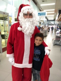 
                <a style='margin-left: 5px;' class='btn btn-xs btn-social btn-facebook' href='https://www.facebook.com/sharer/sharer.php?u=https://www.galeramix.com.br/imagem/a49/800-800-90/conteudo/site_galerias/49/2018-papai-noel-galera-mix-loja-do-gorial-natal-tijucas-14.jpg' rel='popup' data-width='500' data-height='400'><i class='fa fa-facebook'></i>Compartilhar <span class='hidden-xs'>no Facebook</span>
            </a> 
            <a class='btn btn-default btn-xs' target='_blank' href='imagem/a49/800-800-90/conteudo/site_galerias/49/2018-papai-noel-galera-mix-loja-do-gorial-natal-tijucas-14.jpg'>
                <span class='glyphicon glyphicon-cloud-download'></span> Salvar
            </a>
            