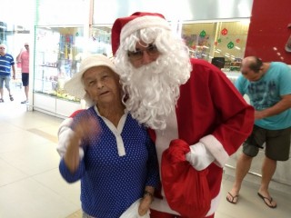 
        <a style='margin-left: 5px;' class='btn btn-xs btn-social btn-facebook' href='https://www.facebook.com/sharer/sharer.php?u=https://www.galeramix.com.br/imagem/a49/800-800-90/conteudo/site_galerias/49/2018-papai-noel-galera-mix-loja-do-gorial-natal-tijucas-16.jpg' rel='popup' data-width='500' data-height='400'><i class='fa fa-facebook'></i>Compartilhar <span class='hidden-xs'>no Facebook</span>
    </a> 
    <a class='btn btn-default btn-xs' target='_blank' href='imagem/a49/800-800-90/conteudo/site_galerias/49/2018-papai-noel-galera-mix-loja-do-gorial-natal-tijucas-16.jpg'>
        <span class='glyphicon glyphicon-cloud-download'></span> Salvar
    </a>
    