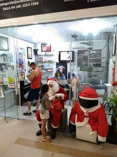 
<a style='margin-left: 5px;' class='btn btn-xs btn-social btn-facebook' href='https://www.facebook.com/sharer/sharer.php?u=https://www.galeramix.com.br/imagem/a49/800-800-90/conteudo/site_galerias/49/2018-papai-noel-galera-mix-loja-do-gorial-natal-tijucas-2.jpg' rel='popup' data-width='500' data-height='400'><i class='fa fa-facebook'></i>Compartilhar <span class='hidden-xs'>no Facebook</span>
</a> 
<a class='btn btn-default btn-xs' target='_blank' href='imagem/a49/800-800-90/conteudo/site_galerias/49/2018-papai-noel-galera-mix-loja-do-gorial-natal-tijucas-2.jpg'>
<span class='glyphicon glyphicon-cloud-download'></span> Salvar
</a>
