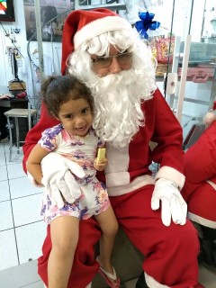 
<a style='margin-left: 5px;' class='btn btn-xs btn-social btn-facebook' href='https://www.facebook.com/sharer/sharer.php?u=https://www.galeramix.com.br/imagem/a49/800-800-90/conteudo/site_galerias/49/2018-papai-noel-galera-mix-loja-do-gorial-natal-tijucas-21.jpg' rel='popup' data-width='500' data-height='400'><i class='fa fa-facebook'></i>Compartilhar <span class='hidden-xs'>no Facebook</span>
</a> 
<a class='btn btn-default btn-xs' target='_blank' href='imagem/a49/800-800-90/conteudo/site_galerias/49/2018-papai-noel-galera-mix-loja-do-gorial-natal-tijucas-21.jpg'>
<span class='glyphicon glyphicon-cloud-download'></span> Salvar
</a>
