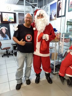 
<a style='margin-left: 5px;' class='btn btn-xs btn-social btn-facebook' href='https://www.facebook.com/sharer/sharer.php?u=https://www.galeramix.com.br/imagem/a49/800-800-90/conteudo/site_galerias/49/2018-papai-noel-galera-mix-loja-do-gorial-natal-tijucas-6.jpg' rel='popup' data-width='500' data-height='400'><i class='fa fa-facebook'></i>Compartilhar <span class='hidden-xs'>no Facebook</span>
</a> 
<a class='btn btn-default btn-xs' target='_blank' href='imagem/a49/800-800-90/conteudo/site_galerias/49/2018-papai-noel-galera-mix-loja-do-gorial-natal-tijucas-6.jpg'>
<span class='glyphicon glyphicon-cloud-download'></span> Salvar
</a>
