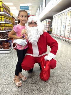 
<a style='margin-left: 5px;' class='btn btn-xs btn-social btn-facebook' href='https://www.facebook.com/sharer/sharer.php?u=https://www.galeramix.com.br/imagem/a49/800-800-90/conteudo/site_galerias/49/2018-papai-noel-galera-mix-loja-do-gorial-natal-tijucas-8.jpg' rel='popup' data-width='500' data-height='400'><i class='fa fa-facebook'></i>Compartilhar <span class='hidden-xs'>no Facebook</span>
</a> 
<a class='btn btn-default btn-xs' target='_blank' href='imagem/a49/800-800-90/conteudo/site_galerias/49/2018-papai-noel-galera-mix-loja-do-gorial-natal-tijucas-8.jpg'>
<span class='glyphicon glyphicon-cloud-download'></span> Salvar
</a>
