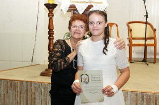 
                                <a style='margin-left: 5px;' class='btn btn-xs btn-social btn-facebook' href='https://www.facebook.com/sharer/sharer.php?u=https://www.galeramix.com.br/imagem/a51/800-800-90/conteudo/site_galerias/51/primeira-eucaristia-tayna-11.jpg' rel='popup' data-width='500' data-height='400'><i class='fa fa-facebook'></i>Compartilhar <span class='hidden-xs'>no Facebook</span>
                            </a> 
                            <a class='btn btn-default btn-xs' target='_blank' href='imagem/a51/800-800-90/conteudo/site_galerias/51/primeira-eucaristia-tayna-11.jpg'>
                                <span class='glyphicon glyphicon-cloud-download'></span> Salvar
                            </a>
                            