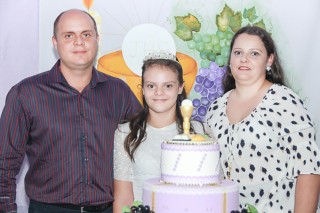 
                        <a style='margin-left: 5px;' class='btn btn-xs btn-social btn-facebook' href='https://www.facebook.com/sharer/sharer.php?u=https://www.galeramix.com.br/imagem/a51/800-800-90/conteudo/site_galerias/51/primeira-eucaristia-tayna-127.jpg' rel='popup' data-width='500' data-height='400'><i class='fa fa-facebook'></i>Compartilhar <span class='hidden-xs'>no Facebook</span>
                    </a> 
                    <a class='btn btn-default btn-xs' target='_blank' href='imagem/a51/800-800-90/conteudo/site_galerias/51/primeira-eucaristia-tayna-127.jpg'>
                        <span class='glyphicon glyphicon-cloud-download'></span> Salvar
                    </a>
                    