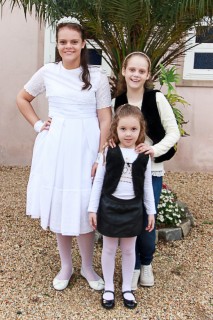 
<a style='margin-left: 5px;' class='btn btn-xs btn-social btn-facebook' href='https://www.facebook.com/sharer/sharer.php?u=https://www.galeramix.com.br/imagem/a51/800-800-90/conteudo/site_galerias/51/primeira-eucaristia-tayna-54.jpg' rel='popup' data-width='500' data-height='400'><i class='fa fa-facebook'></i>Compartilhar <span class='hidden-xs'>no Facebook</span>
</a> 
<a class='btn btn-default btn-xs' target='_blank' href='imagem/a51/800-800-90/conteudo/site_galerias/51/primeira-eucaristia-tayna-54.jpg'>
<span class='glyphicon glyphicon-cloud-download'></span> Salvar
</a>
