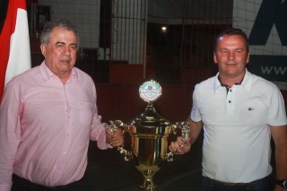 
<a style='margin-left: 5px;' class='btn btn-xs btn-social btn-facebook' href='https://www.facebook.com/sharer/sharer.php?u=https://www.galeramix.com.br/imagem/a52/800-800-90/conteudo/site_galerias/52/xv-olimpiadas-tijuquense-22.jpg' rel='popup' data-width='500' data-height='400'><i class='fa fa-facebook'></i>Compartilhar <span class='hidden-xs'>no Facebook</span>
</a> 
<a class='btn btn-default btn-xs' target='_blank' href='imagem/a52/800-800-90/conteudo/site_galerias/52/xv-olimpiadas-tijuquense-22.jpg'>
<span class='glyphicon glyphicon-cloud-download'></span> Salvar
</a>
