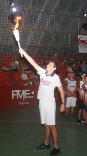 
<a style='margin-left: 5px;' class='btn btn-xs btn-social btn-facebook' href='https://www.facebook.com/sharer/sharer.php?u=https://www.galeramix.com.br/imagem/a52/800-800-90/conteudo/site_galerias/52/xv-olimpiadas-tijuquense-27.jpg' rel='popup' data-width='500' data-height='400'><i class='fa fa-facebook'></i>Compartilhar <span class='hidden-xs'>no Facebook</span>
</a> 
<a class='btn btn-default btn-xs' target='_blank' href='imagem/a52/800-800-90/conteudo/site_galerias/52/xv-olimpiadas-tijuquense-27.jpg'>
<span class='glyphicon glyphicon-cloud-download'></span> Salvar
</a>
