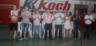 
<a style='margin-left: 5px;' class='btn btn-xs btn-social btn-facebook' href='https://www.facebook.com/sharer/sharer.php?u=https://www.galeramix.com.br/imagem/a52/800-800-90/conteudo/site_galerias/52/xv-olimpiadas-tijuquense-3.jpg' rel='popup' data-width='500' data-height='400'><i class='fa fa-facebook'></i>Compartilhar <span class='hidden-xs'>no Facebook</span>
</a> 
<a class='btn btn-default btn-xs' target='_blank' href='imagem/a52/800-800-90/conteudo/site_galerias/52/xv-olimpiadas-tijuquense-3.jpg'>
<span class='glyphicon glyphicon-cloud-download'></span> Salvar
</a>
