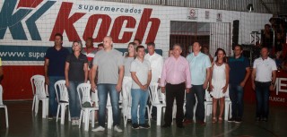 
<a style='margin-left: 5px;' class='btn btn-xs btn-social btn-facebook' href='https://www.facebook.com/sharer/sharer.php?u=https://www.galeramix.com.br/imagem/a52/800-800-90/conteudo/site_galerias/52/xv-olimpiadas-tijuquense-5.jpg' rel='popup' data-width='500' data-height='400'><i class='fa fa-facebook'></i>Compartilhar <span class='hidden-xs'>no Facebook</span>
</a> 
<a class='btn btn-default btn-xs' target='_blank' href='imagem/a52/800-800-90/conteudo/site_galerias/52/xv-olimpiadas-tijuquense-5.jpg'>
<span class='glyphicon glyphicon-cloud-download'></span> Salvar
</a>
