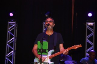 
                                <a style='margin-left: 5px;' class='btn btn-xs btn-social btn-facebook' href='https://www.facebook.com/sharer/sharer.php?u=https://www.galeramix.com.br/imagem/a53/800-800-90/conteudo/site_galerias/53/petry-10.jpg' rel='popup' data-width='500' data-height='400'><i class='fa fa-facebook'></i>Compartilhar <span class='hidden-xs'>no Facebook</span>
                            </a> 
                            <a class='btn btn-default btn-xs' target='_blank' href='imagem/a53/800-800-90/conteudo/site_galerias/53/petry-10.jpg'>
                                <span class='glyphicon glyphicon-cloud-download'></span> Salvar
                            </a>
                            