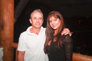 
                            <a style='margin-left: 5px;' class='btn btn-xs btn-social btn-facebook' href='https://www.facebook.com/sharer/sharer.php?u=https://www.galeramix.com.br/imagem/a53/800-800-90/conteudo/site_galerias/53/petry-100.jpg' rel='popup' data-width='500' data-height='400'><i class='fa fa-facebook'></i>Compartilhar <span class='hidden-xs'>no Facebook</span>
                        </a> 
                        <a class='btn btn-default btn-xs' target='_blank' href='imagem/a53/800-800-90/conteudo/site_galerias/53/petry-100.jpg'>
                            <span class='glyphicon glyphicon-cloud-download'></span> Salvar
                        </a>
                        