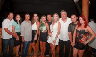 
                    <a style='margin-left: 5px;' class='btn btn-xs btn-social btn-facebook' href='https://www.facebook.com/sharer/sharer.php?u=https://www.galeramix.com.br/imagem/a53/800-800-90/conteudo/site_galerias/53/petry-102.jpg' rel='popup' data-width='500' data-height='400'><i class='fa fa-facebook'></i>Compartilhar <span class='hidden-xs'>no Facebook</span>
                </a> 
                <a class='btn btn-default btn-xs' target='_blank' href='imagem/a53/800-800-90/conteudo/site_galerias/53/petry-102.jpg'>
                    <span class='glyphicon glyphicon-cloud-download'></span> Salvar
                </a>
                