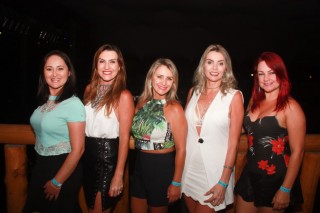 
                <a style='margin-left: 5px;' class='btn btn-xs btn-social btn-facebook' href='https://www.facebook.com/sharer/sharer.php?u=https://www.galeramix.com.br/imagem/a53/800-800-90/conteudo/site_galerias/53/petry-103.jpg' rel='popup' data-width='500' data-height='400'><i class='fa fa-facebook'></i>Compartilhar <span class='hidden-xs'>no Facebook</span>
            </a> 
            <a class='btn btn-default btn-xs' target='_blank' href='imagem/a53/800-800-90/conteudo/site_galerias/53/petry-103.jpg'>
                <span class='glyphicon glyphicon-cloud-download'></span> Salvar
            </a>
            