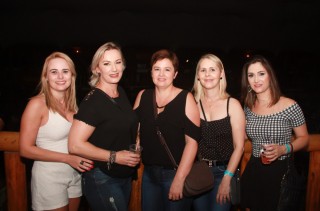 
        <a style='margin-left: 5px;' class='btn btn-xs btn-social btn-facebook' href='https://www.facebook.com/sharer/sharer.php?u=https://www.galeramix.com.br/imagem/a53/800-800-90/conteudo/site_galerias/53/petry-105.jpg' rel='popup' data-width='500' data-height='400'><i class='fa fa-facebook'></i>Compartilhar <span class='hidden-xs'>no Facebook</span>
    </a> 
    <a class='btn btn-default btn-xs' target='_blank' href='imagem/a53/800-800-90/conteudo/site_galerias/53/petry-105.jpg'>
        <span class='glyphicon glyphicon-cloud-download'></span> Salvar
    </a>
    