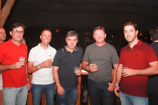 
<a style='margin-left: 5px;' class='btn btn-xs btn-social btn-facebook' href='https://www.facebook.com/sharer/sharer.php?u=https://www.galeramix.com.br/imagem/a53/800-800-90/conteudo/site_galerias/53/petry-107.jpg' rel='popup' data-width='500' data-height='400'><i class='fa fa-facebook'></i>Compartilhar <span class='hidden-xs'>no Facebook</span>
</a> 
<a class='btn btn-default btn-xs' target='_blank' href='imagem/a53/800-800-90/conteudo/site_galerias/53/petry-107.jpg'>
<span class='glyphicon glyphicon-cloud-download'></span> Salvar
</a>
