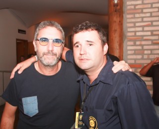 
<a style='margin-left: 5px;' class='btn btn-xs btn-social btn-facebook' href='https://www.facebook.com/sharer/sharer.php?u=https://www.galeramix.com.br/imagem/a53/800-800-90/conteudo/site_galerias/53/petry-108.jpg' rel='popup' data-width='500' data-height='400'><i class='fa fa-facebook'></i>Compartilhar <span class='hidden-xs'>no Facebook</span>
</a> 
<a class='btn btn-default btn-xs' target='_blank' href='imagem/a53/800-800-90/conteudo/site_galerias/53/petry-108.jpg'>
<span class='glyphicon glyphicon-cloud-download'></span> Salvar
</a>
