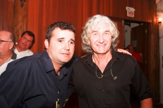 
<a style='margin-left: 5px;' class='btn btn-xs btn-social btn-facebook' href='https://www.facebook.com/sharer/sharer.php?u=https://www.galeramix.com.br/imagem/a53/800-800-90/conteudo/site_galerias/53/petry-114.jpg' rel='popup' data-width='500' data-height='400'><i class='fa fa-facebook'></i>Compartilhar <span class='hidden-xs'>no Facebook</span>
</a> 
<a class='btn btn-default btn-xs' target='_blank' href='imagem/a53/800-800-90/conteudo/site_galerias/53/petry-114.jpg'>
<span class='glyphicon glyphicon-cloud-download'></span> Salvar
</a>
