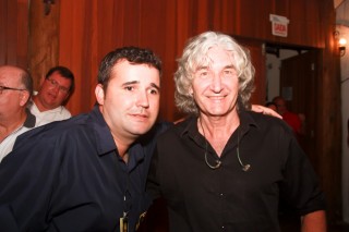 
<a style='margin-left: 5px;' class='btn btn-xs btn-social btn-facebook' href='https://www.facebook.com/sharer/sharer.php?u=https://www.galeramix.com.br/imagem/a53/800-800-90/conteudo/site_galerias/53/petry-115.jpg' rel='popup' data-width='500' data-height='400'><i class='fa fa-facebook'></i>Compartilhar <span class='hidden-xs'>no Facebook</span>
</a> 
<a class='btn btn-default btn-xs' target='_blank' href='imagem/a53/800-800-90/conteudo/site_galerias/53/petry-115.jpg'>
<span class='glyphicon glyphicon-cloud-download'></span> Salvar
</a>
