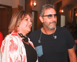 
<a style='margin-left: 5px;' class='btn btn-xs btn-social btn-facebook' href='https://www.facebook.com/sharer/sharer.php?u=https://www.galeramix.com.br/imagem/a53/800-800-90/conteudo/site_galerias/53/petry-117.jpg' rel='popup' data-width='500' data-height='400'><i class='fa fa-facebook'></i>Compartilhar <span class='hidden-xs'>no Facebook</span>
</a> 
<a class='btn btn-default btn-xs' target='_blank' href='imagem/a53/800-800-90/conteudo/site_galerias/53/petry-117.jpg'>
<span class='glyphicon glyphicon-cloud-download'></span> Salvar
</a>
